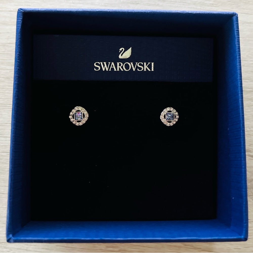 Swarovski stud blue crystal earrings NWT